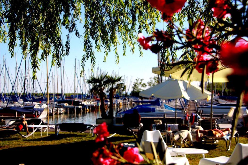 Hoteldorf Seepark Weiden Weiden am See Esterno foto